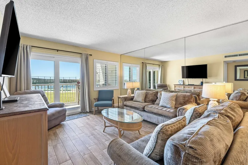 Pak og slappe af i denne charmerende, stueetagen beachfront Condo (118) - Image 1