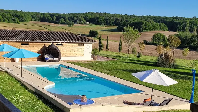 Tranquility, beautiful views, with large heated swimming pool in Lot et Garonne - Image 1