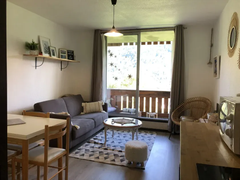 Ski apartment near slopes, beautiful mountain view - Image 1
