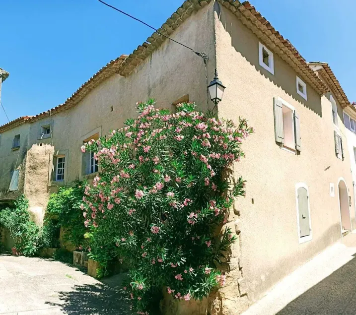 Landsby med tagterrasse i Provence-stil - Image 1