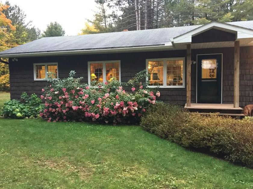 Hiawatha’s Hideaway Northwoods Cabin Near Pictured Rocks & Area Lakes - Image 1