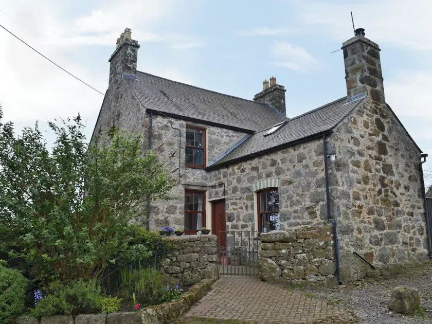 4 bedroom accommodation in Llanbedrgoch, near Benllech - Image 1