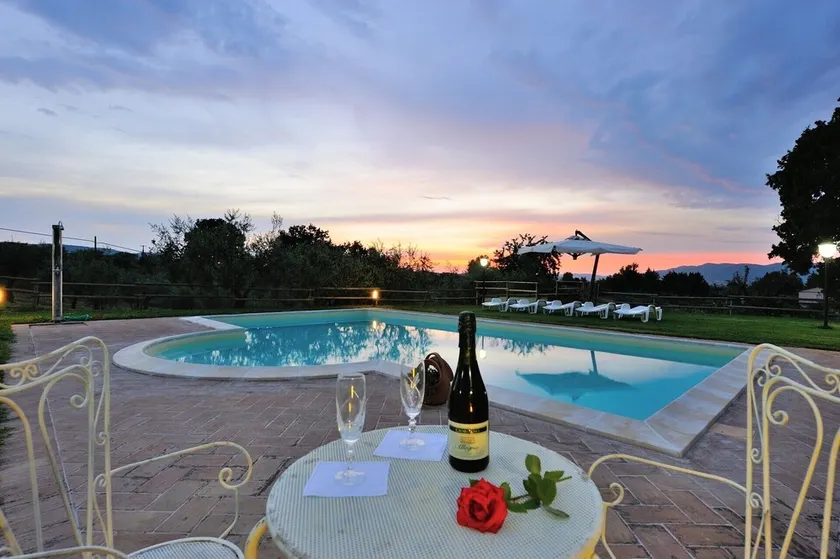 Farmhouse 'Casale Storico Xvii Sec - Tulipano' with Mountain View and Shared Pool - Image 1