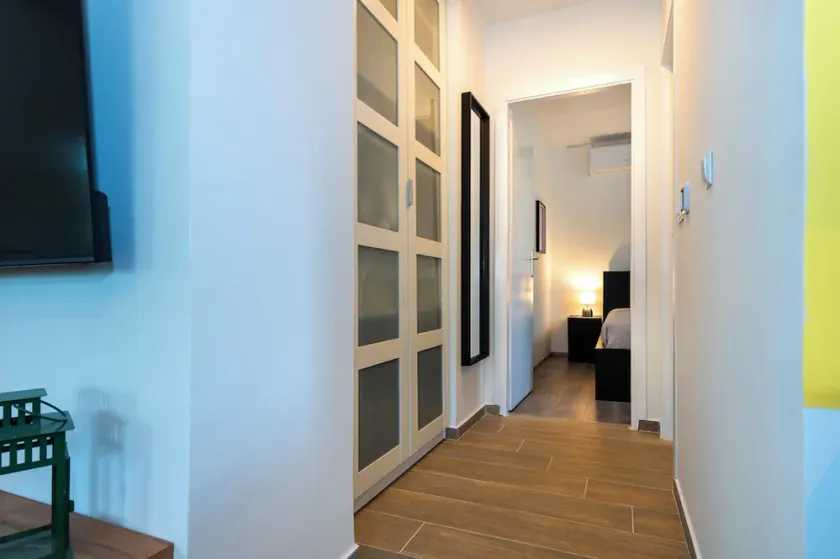 House Stika - Image 1