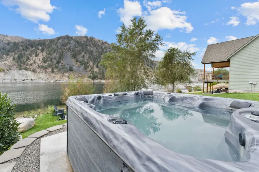 Riverfront: Private Beach, Hot Tub, Sauna, Dock & Boat Launch! - Image 1