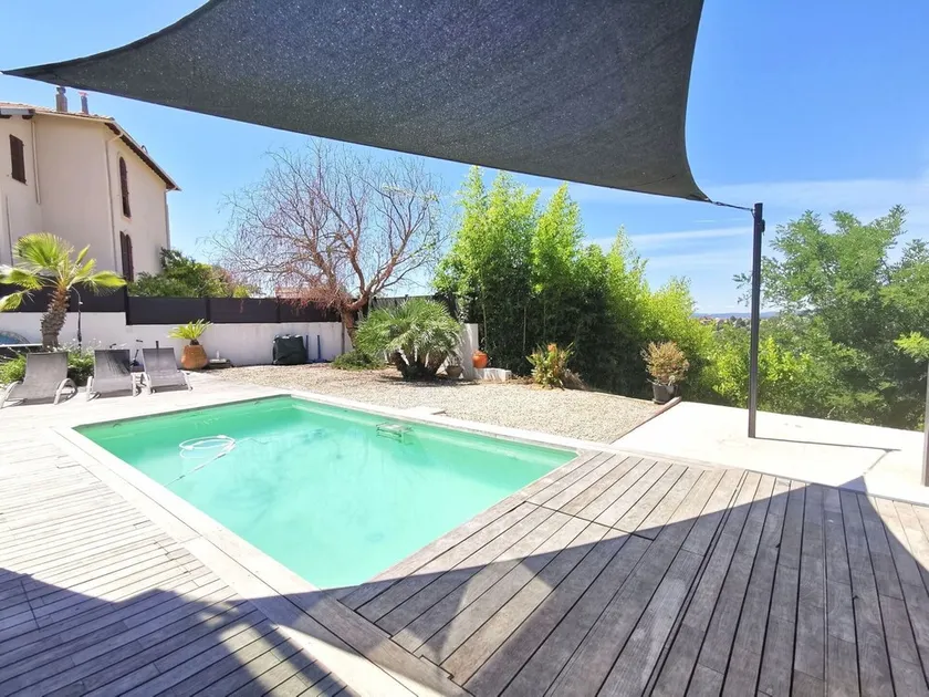 Skøn privat feriebolig for 8 personer med WIFI, klimaanlæg, pool, TV og terrasse - Image 1