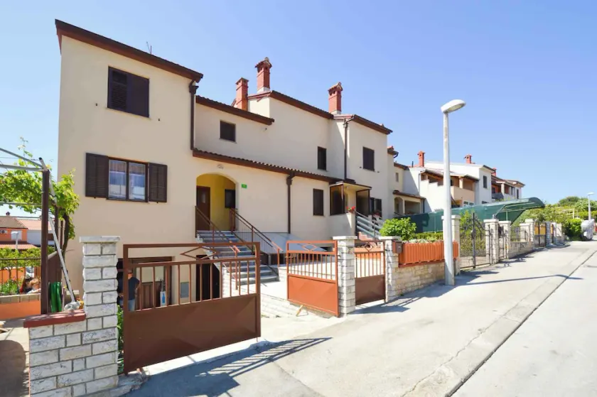 Holiday apartment with terrace and air conditioning - Image 1
