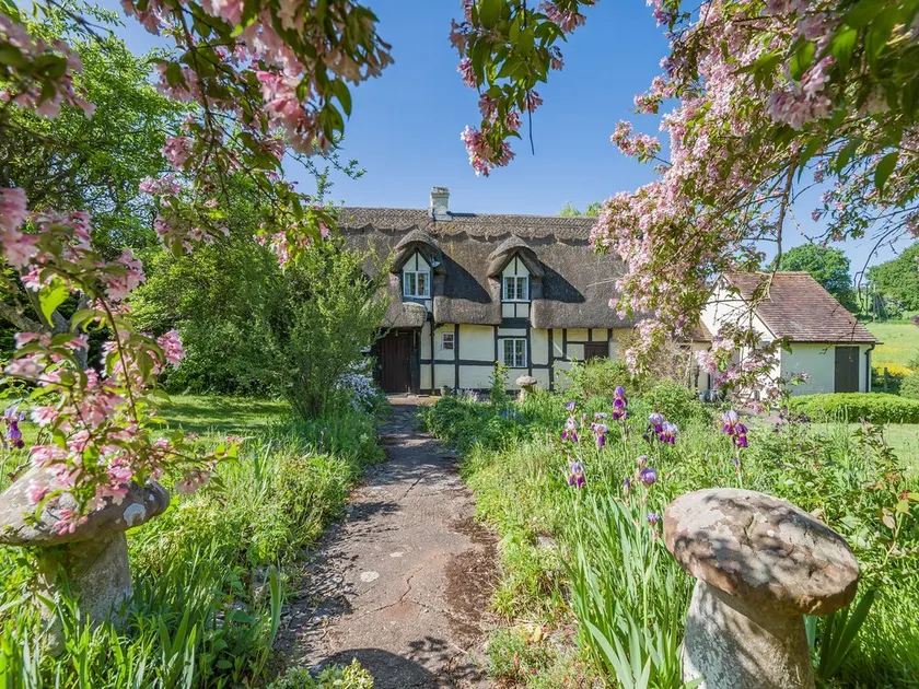 3 bedroom accommodation in Callow End, Worcester - Image 1