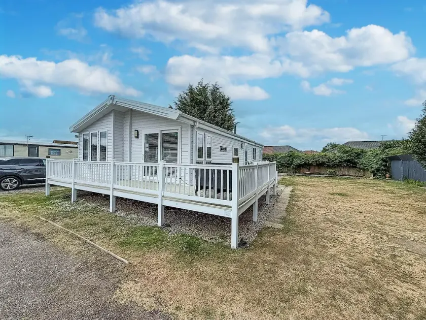 Stunning 4 Berth Lodge With Decking At Breydon Water In Norfolk Ref 10094B - Image 1