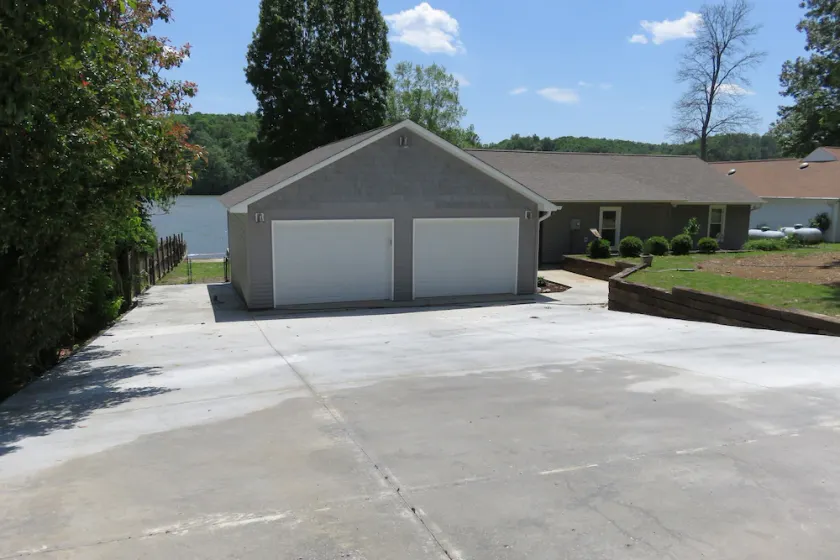 Beautiful Wilson Lake One Story Four Bedroom Lake Front Home on Shoals Creek - Image 1