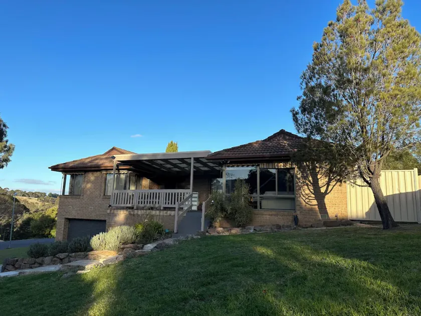 Central Sunbury home with top-hill views, high speed NBN and Netflix ready - Image 1