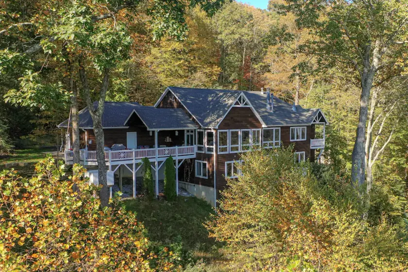 Vista View Lodge | 7BR Group Retreat + Hot Tub, Views & Biltmore Pass - Image 1