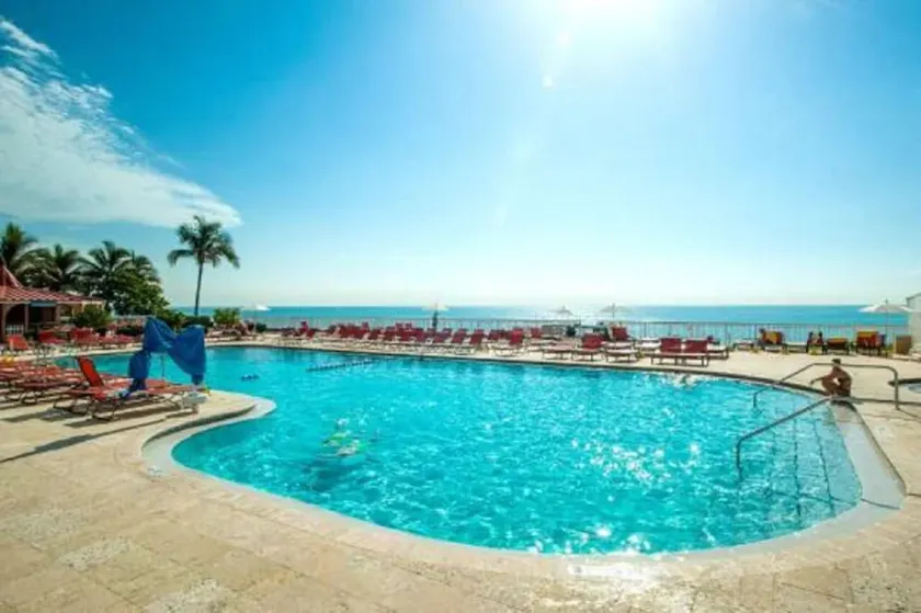 Studio condo-hôtel face à la mer, directement sur la plage - Rénové en Août 2022 - Image 1