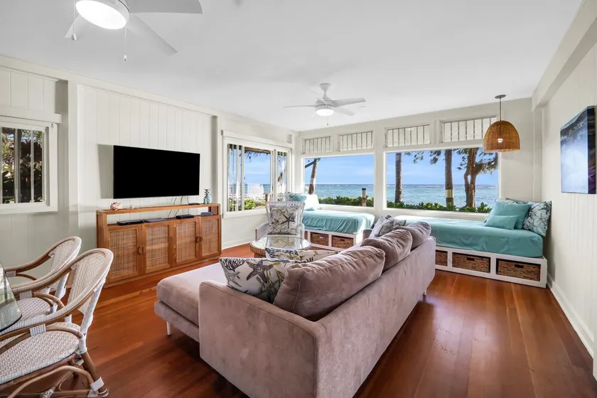 Oceanfront Paradise in Waimānalo Stunning Views & Hawaiian Sunrises - Image 1