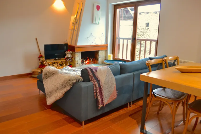 Mountain apartment with fireplace - Image 1