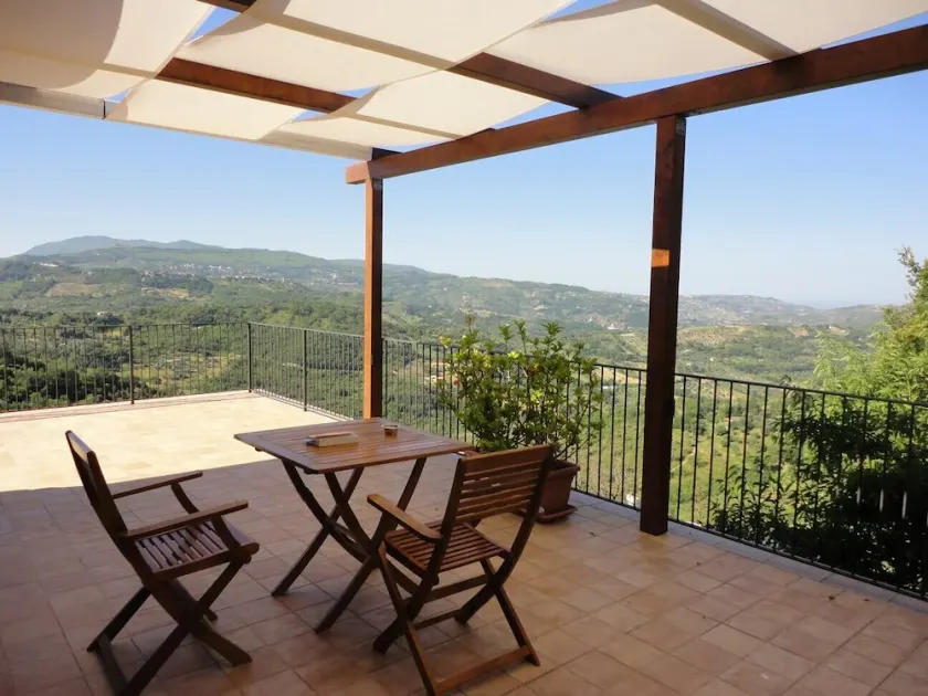 Apartamento con una hermosa terraza panorámica en la costa del Cilento. - Image 1