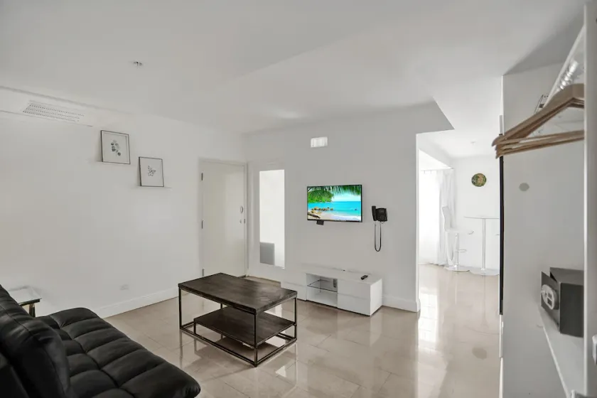 NEW LISTING! Belleza South Beach 1 Bedroom Sleeps 3 - Image 1