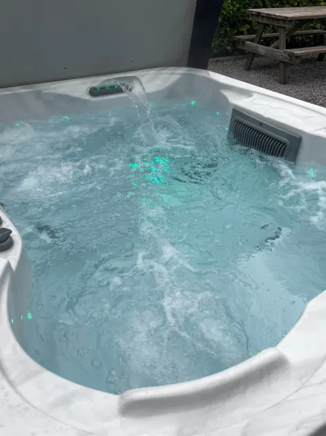 Luxury 4 Couples Hot Tub, New Wood-Burner, Spa Bathroom, Private Electric Gates - Image 1