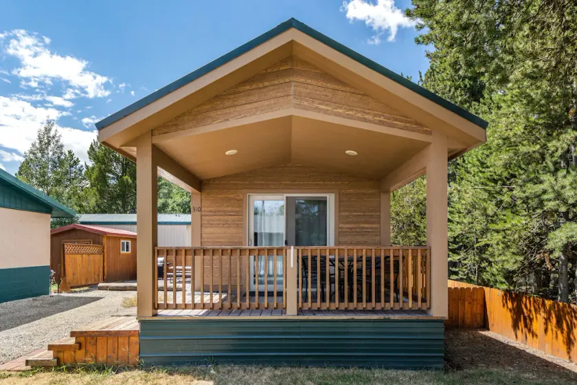 Cozy 1 bedroom in West Yellowstone, just 1 minute from Yellowstone Park! Alpine 1 - Image 1