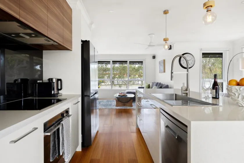 Relaxed Bayside Stay with Outdoor Space - Image 1