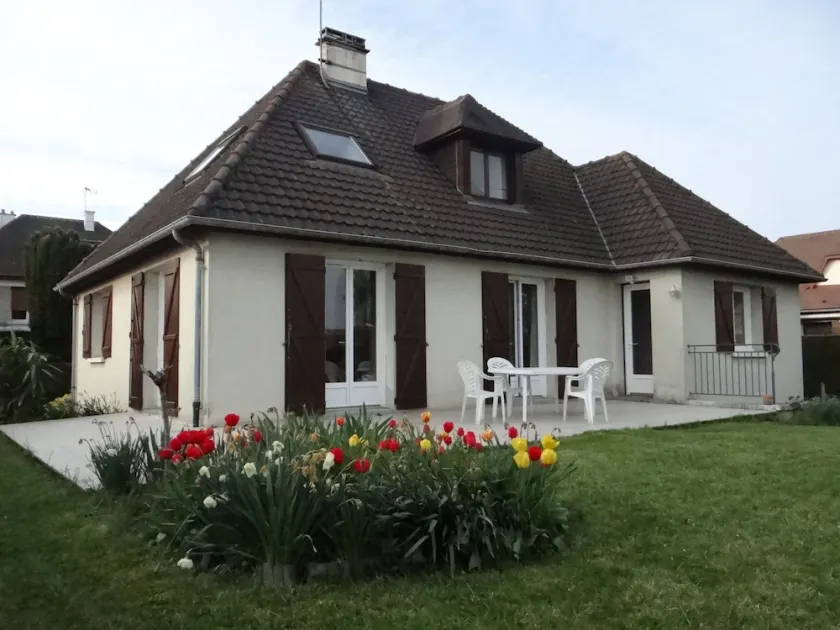 Rummeligt hus i Normandiet i udkanten af Caen - Image 1