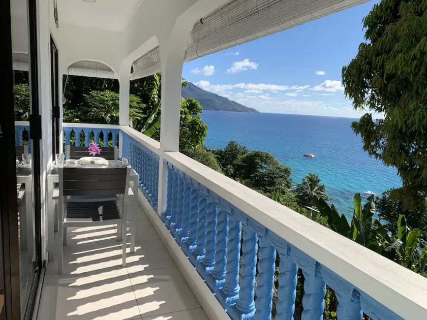 Fabulous Sea View Upper Floor Private Apartment 2 minutes walk to the beach - Image 1