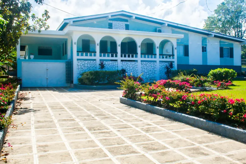 Scarlett Hall Hideaway - Image 1