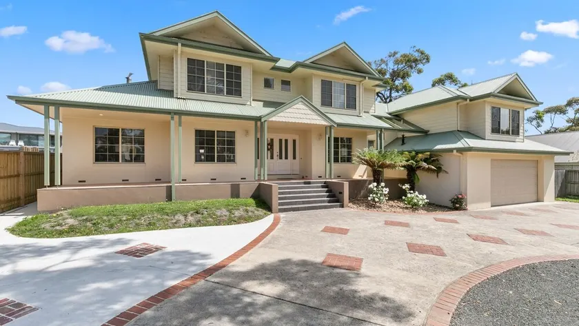 Sea Breeze on the Crescent - Image 1