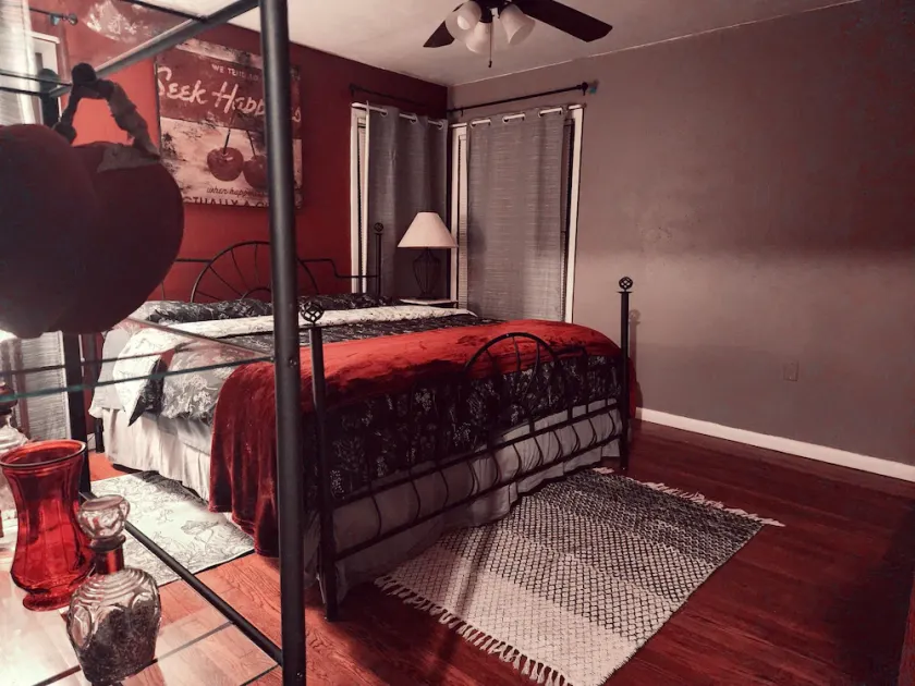 2 KING BEDS! and near a Golf course - Image 1