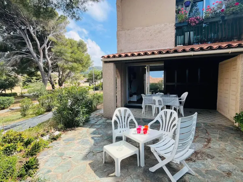 Seaside Studio with Terrace - 4 Guests, 1 Km to Beach, Parking Included - Image 1
