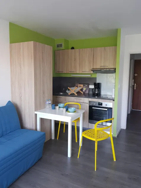 Nice studio.  Beautiful location. Near sea Private parking. Swimming pool. Tennis - Image 1