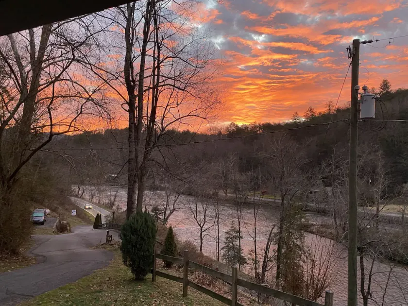 Cozy Cabin Overlooking Tuckaseegee River Sylva, NC 28779 - Image 1