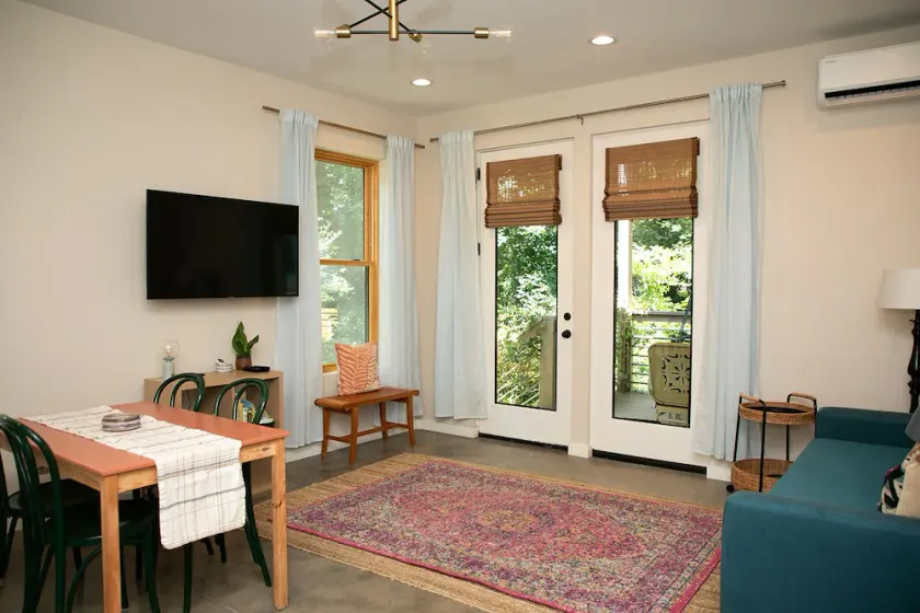Walkable West Asheville Retreat. Urban Woods Sunny porch - Family Pet Friendly - Image 1