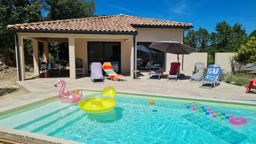 Recent villa with air conditioning and private pool on the heights of Barjac - Image 1