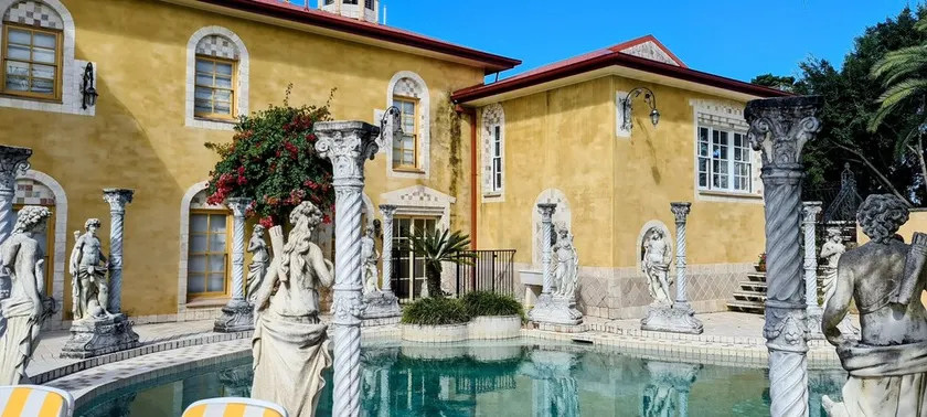 Opulent Serene apartment @ Palazzo Sophia Byron panoramic seaview & sugarfields - Image 1
