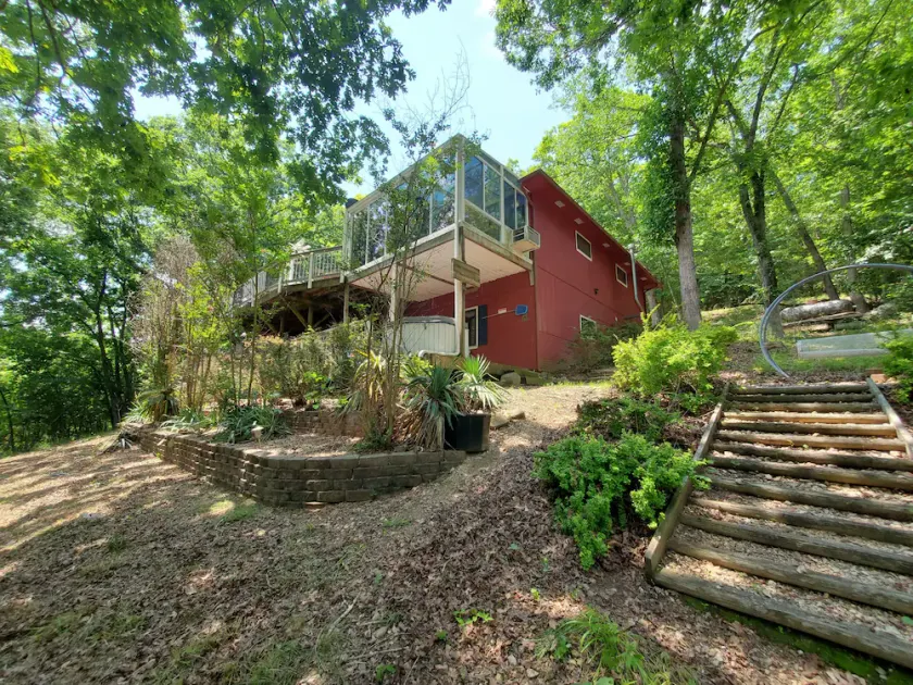 Hog Heaven-Lakefront-2 Kitchens, 2 Living Areas, Private & Wooded - Image 1