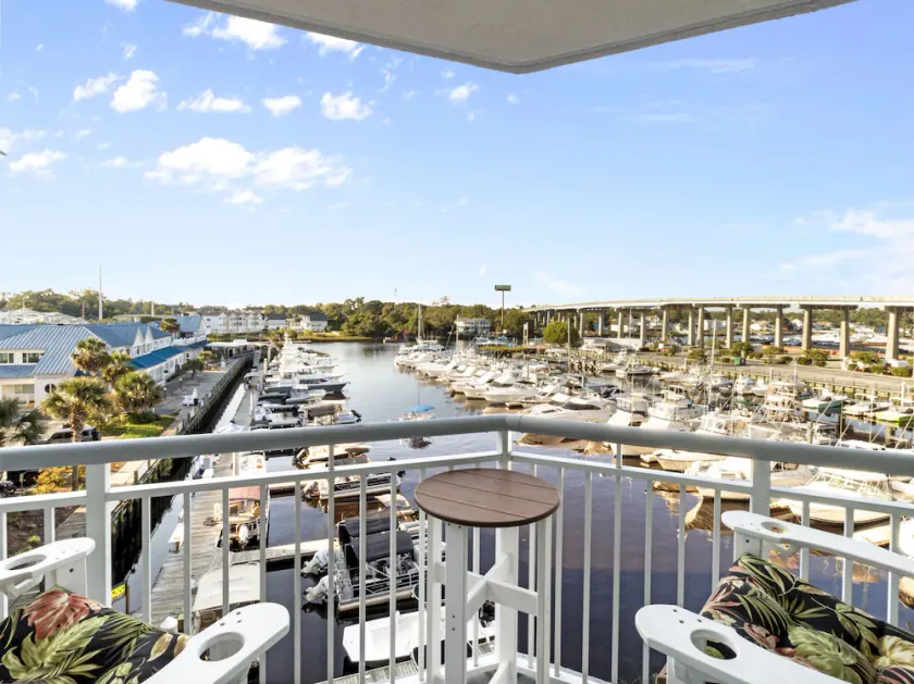 ** VUE SUR LES VOIES NAVIGABLES ET LA MARINA ** Très bien situé et meilleures semaines encore disponibles! - Image 1