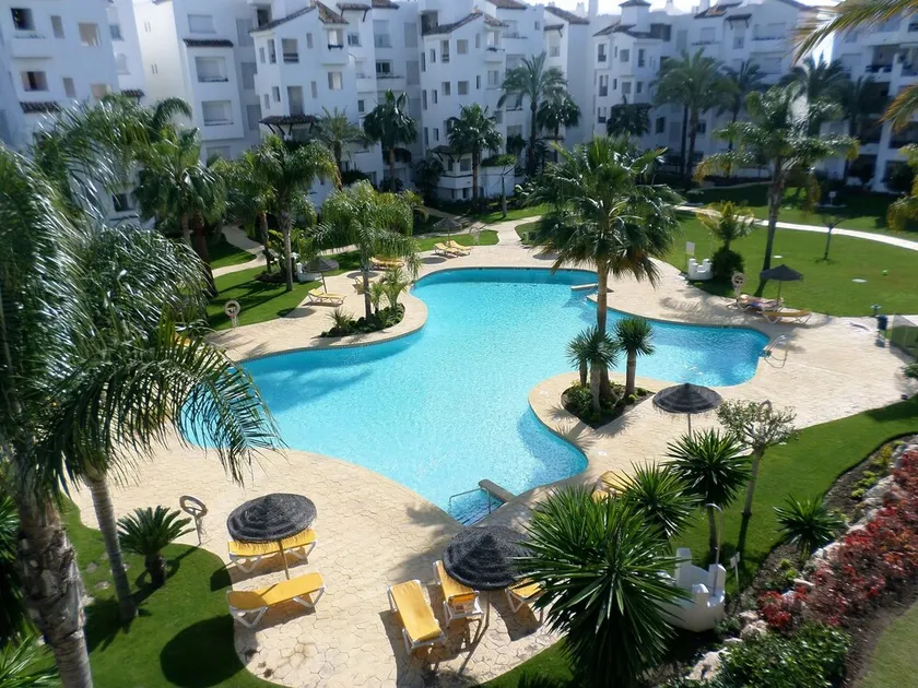 2 Bedroom Beachside Apartment Overlooking Pool & Palm Trees On New Golden Mile - Image 1