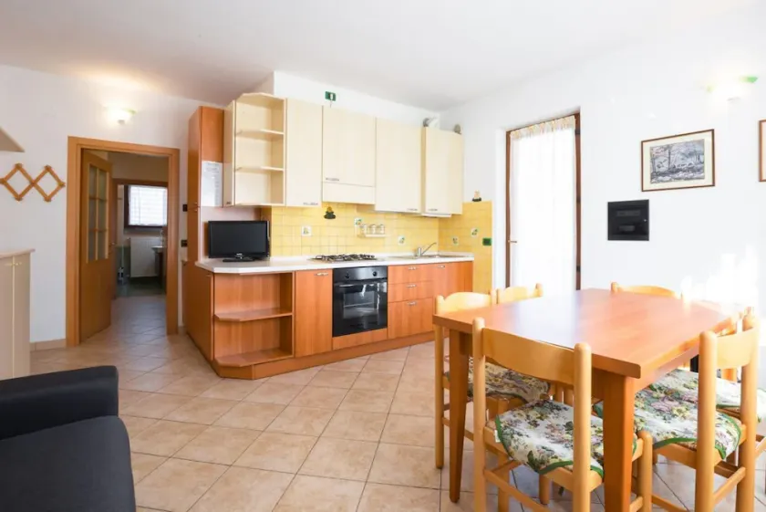 Casa Lucia Økonomi med have kun 100 meter fra søen - Image 1