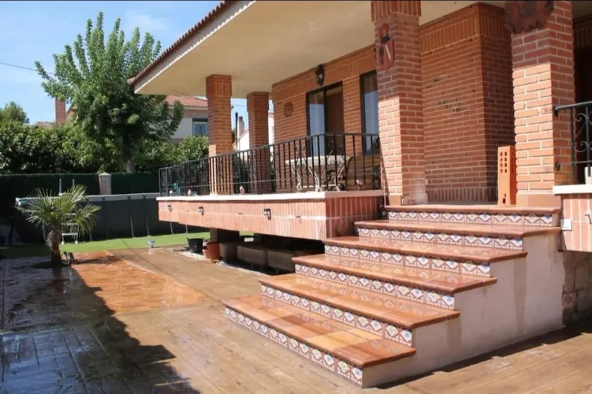Aire De Pinares - Image 1