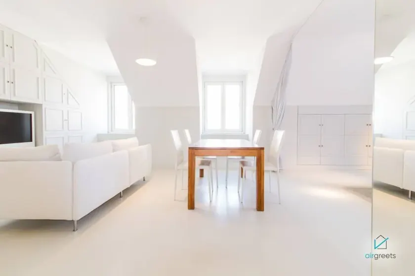 MODERN, MINIMALIST FLAT IN VIENNA - Image 1