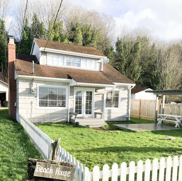 South Whidbey Island Ocean View Beach House with Beach Access - Image 1
