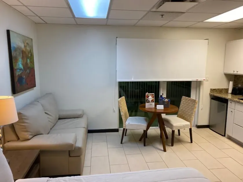 Studio King + Infinity pool with sundeck + Microwave - Image 1