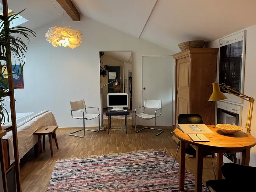 Cool studio in a beautiful location - Image 1