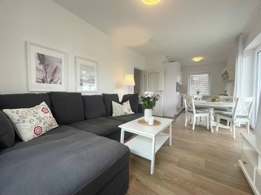 DS4 - Exclusive vacation apartment near the beach, accommodating up to 6 people - Image 1