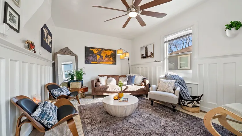 Centrally Located Midtown 2 Bedroom Home with 3 Parking Stalls that Sleeps 7 - Image 1
