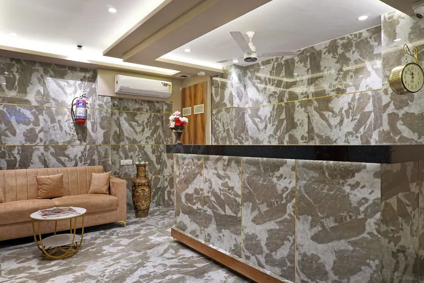 Hotel Nest Inn - Image 1