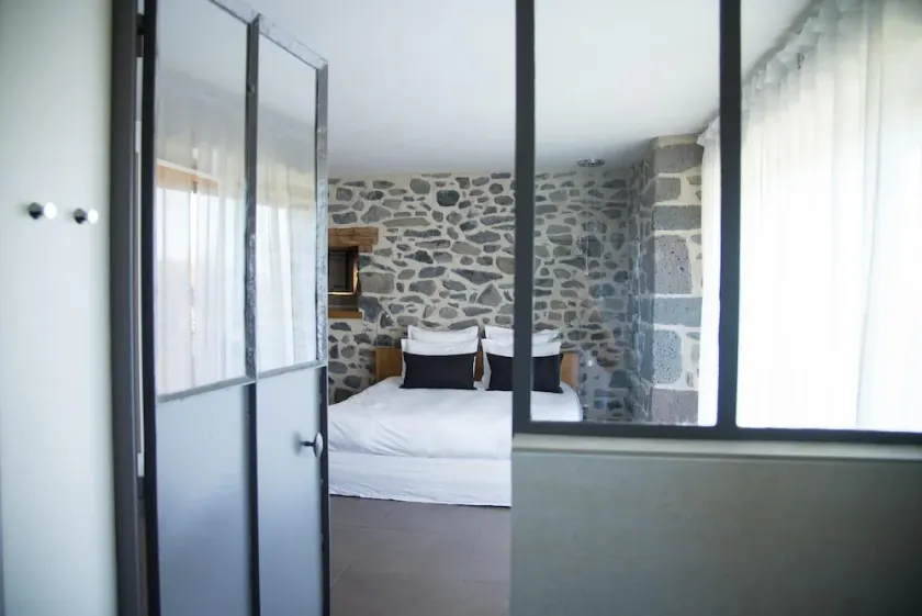 Beautiful stone house in Aubrac - Image 1