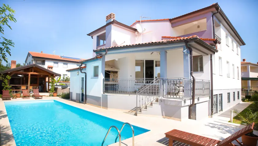 Villa Brioni - Luxury, Location and Convenience - Image 1