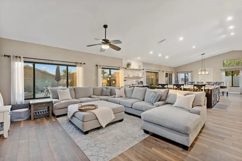 Luxury Home, Beautiful Neighborhood, Spacious for Family, with Pool/Spa.  - Image 1